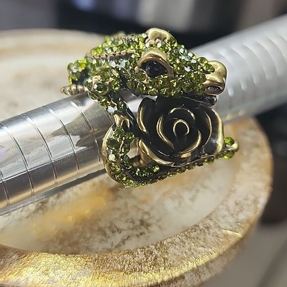 Reptilian Rose Ring with Peridot colored Rhinestones - Picture 1 of 11